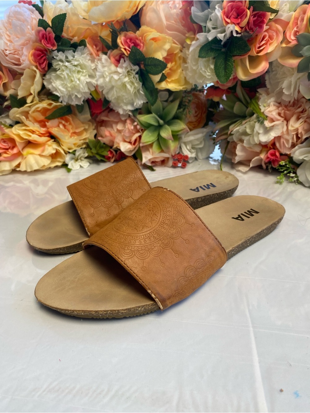 MIA Yala Cognac Embossed Comfort Slide Sandals Women’s Size 9